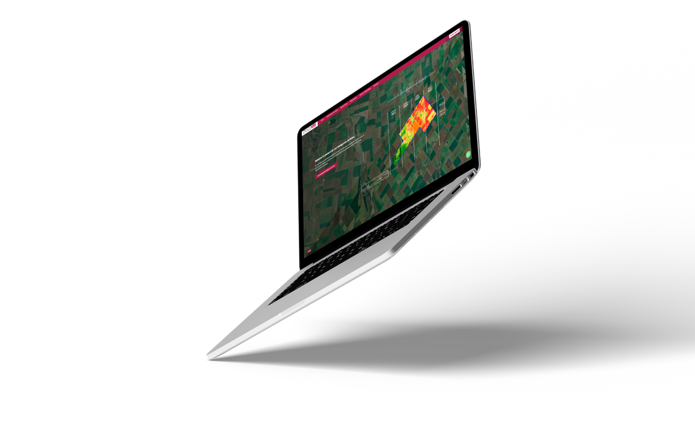 Laptop mostrando mapa agrícola de OkaraTech